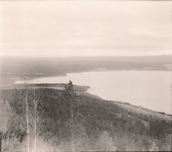 File:Lake Urdĩe Photo.jpg